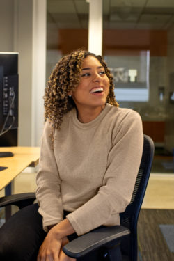 CLO20b_Madeleine_office_003