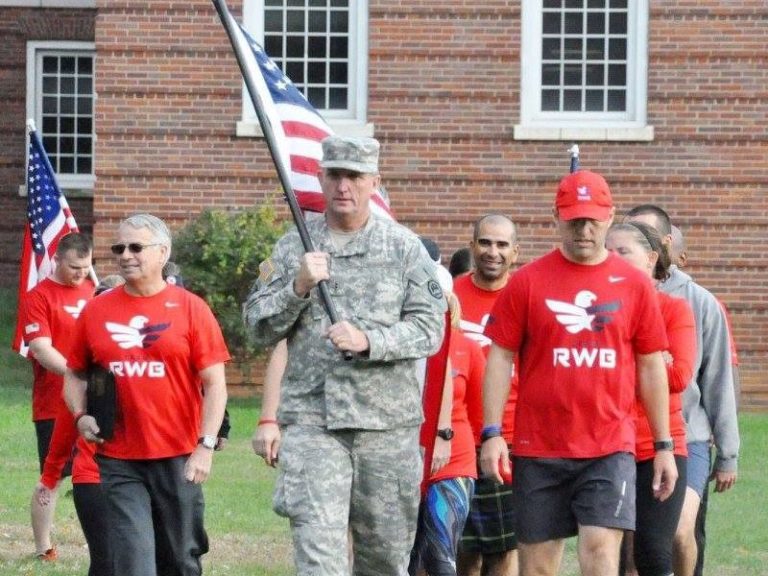Dan Fain, an Army National Guardsman and a security and identity architect for the Department of Defense at Microsoft, participated in the Old Glory Relay — just one example of how he works to forge connections with former service members.